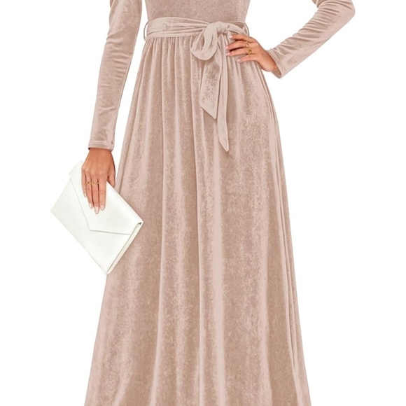 Chic Long Sleeve Velvet Dress in Cream - Picture 4 of 16